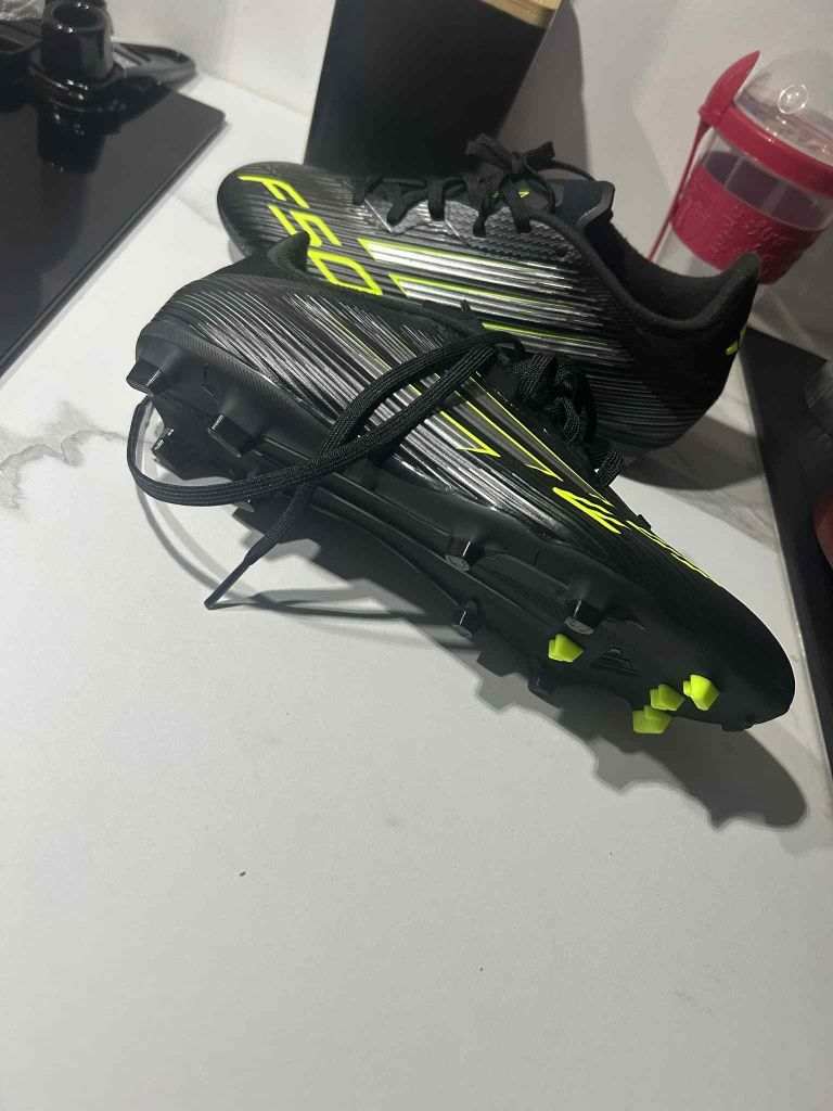 Chuteiras como novas