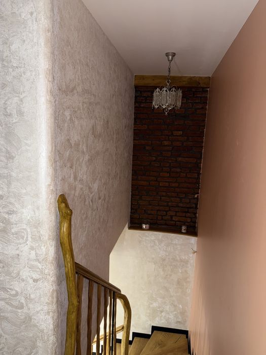 Квартира поряд з центром з двориком та ремонтом