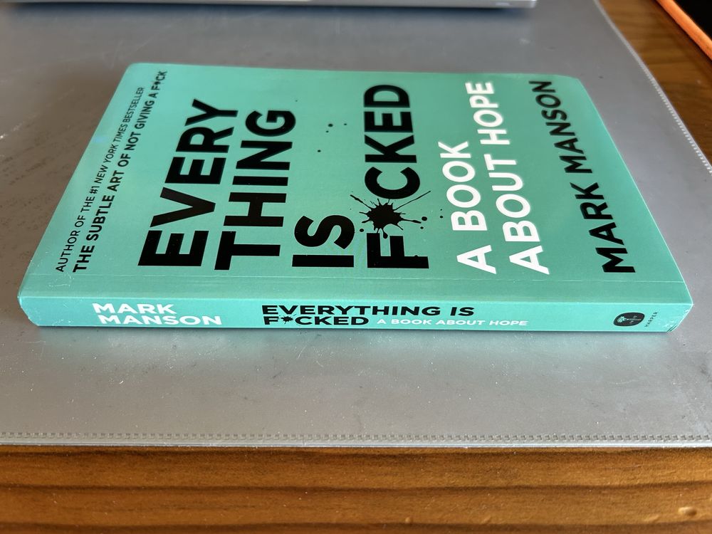 Livro Everything is F*cked novo