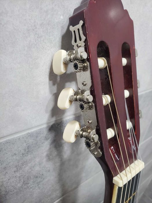 класична повнорозмірна гітара для починаючих