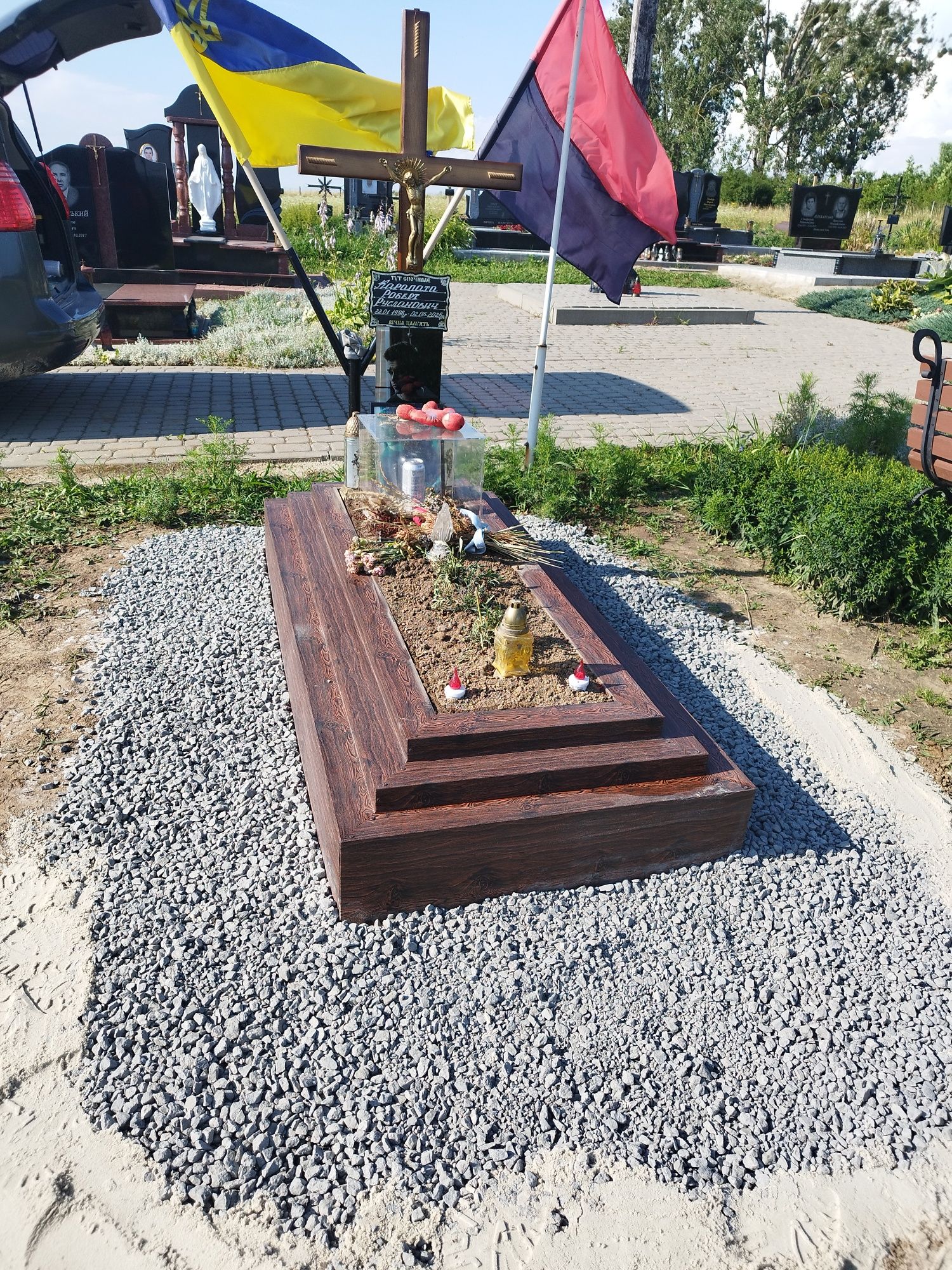 Гробівць,надмогильними,надгробок,лавки,хрести.