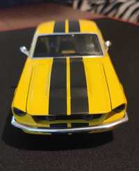 Ford Mustang  1:24 Maisto