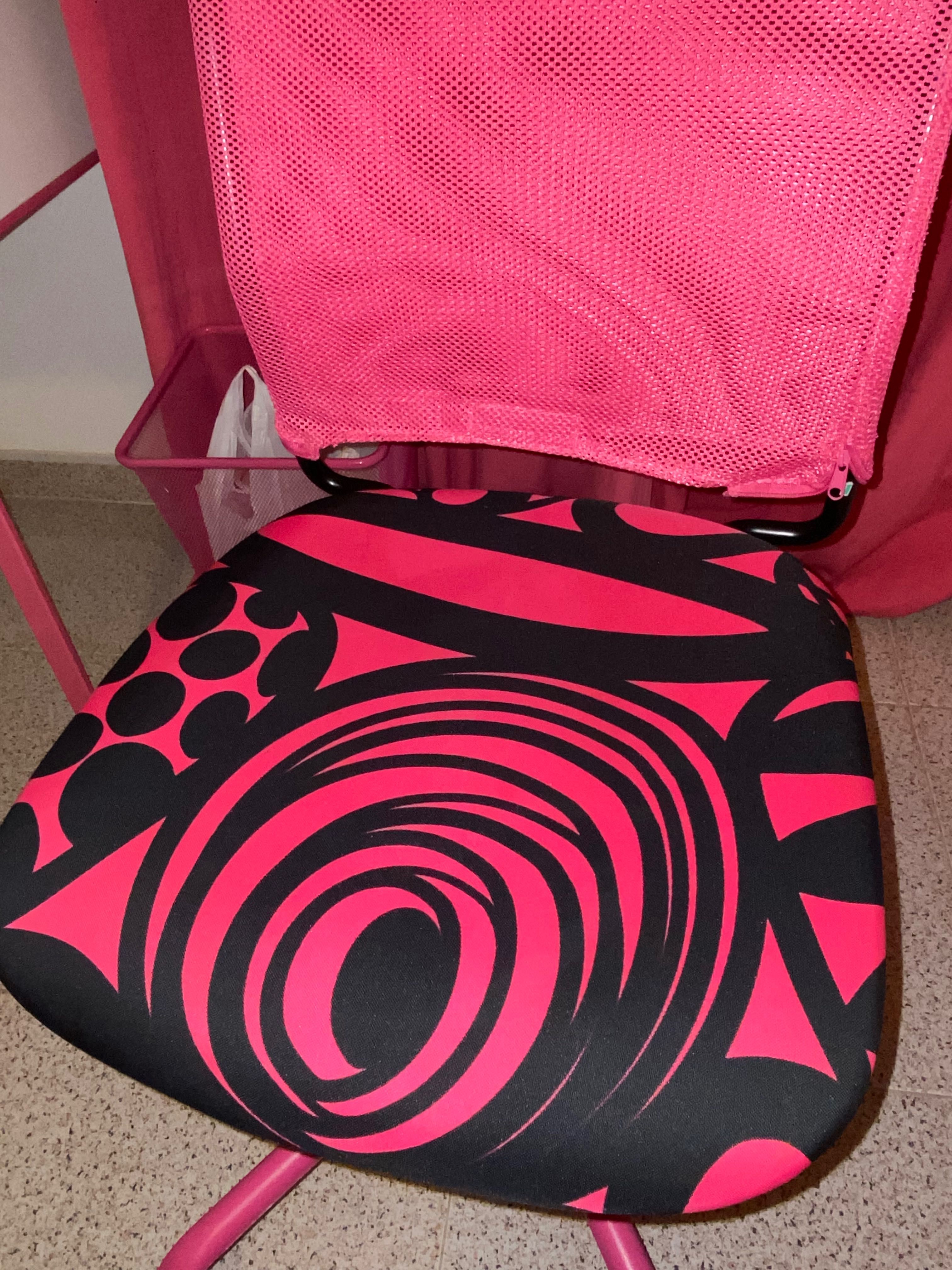 cadeira cor de rosa