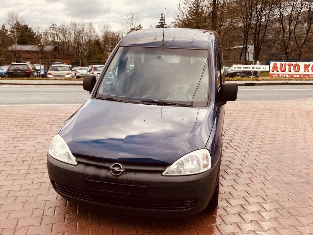 sprzedam opel combo rok 2008 poj 1,3 przeb klimatyzacja  5-osób