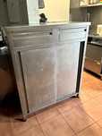 Model de inox com gavetas e portas