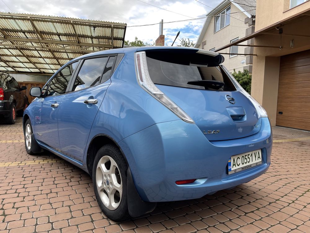 електричний автомобіль Nissan leaf ліф лиф Нісан электромобиль