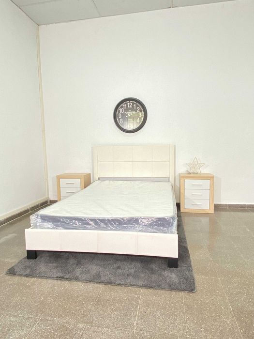 Cama de casal branca com cabeceira - entrega gratuita!