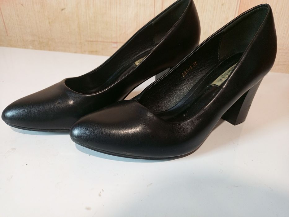 Туфлі в гарному стані.