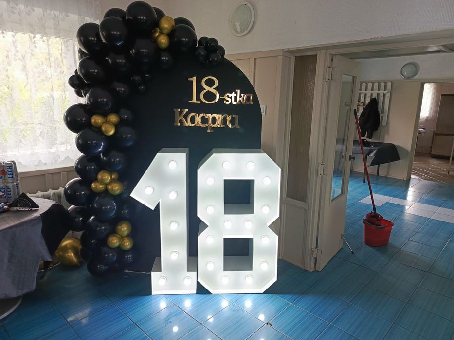 Wynajem cyfra 18 LED z białej skóry  wysokość 120cm