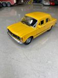 Duży Fiat 125p żółty Welly model 1:34