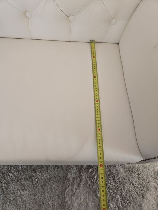 Biała dekoracyjna sofa dla dziecka
