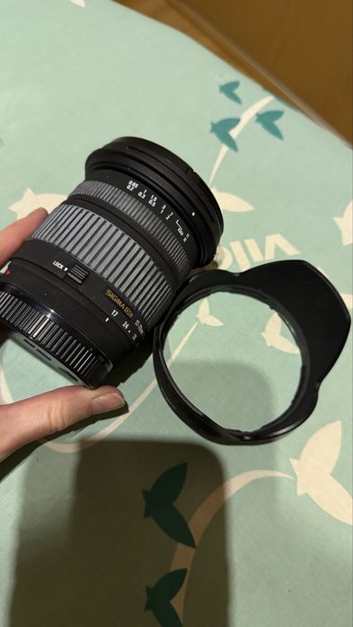Sigma DC 17-70mm f/2.8-4.5 dla Sony – sprawny, z osłoną i dekielkami