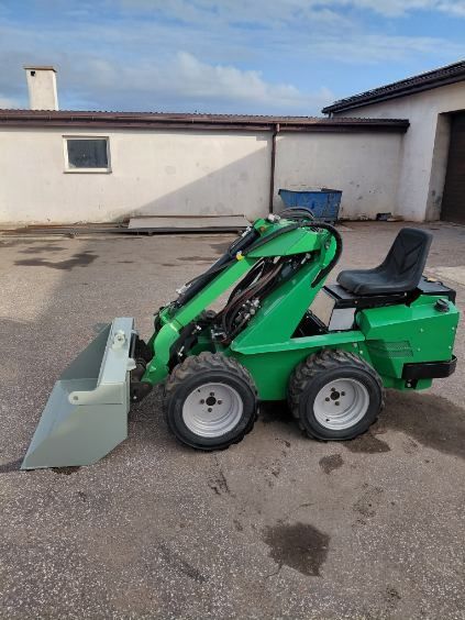 Miniładowarka Avant 320 ramię teleskop