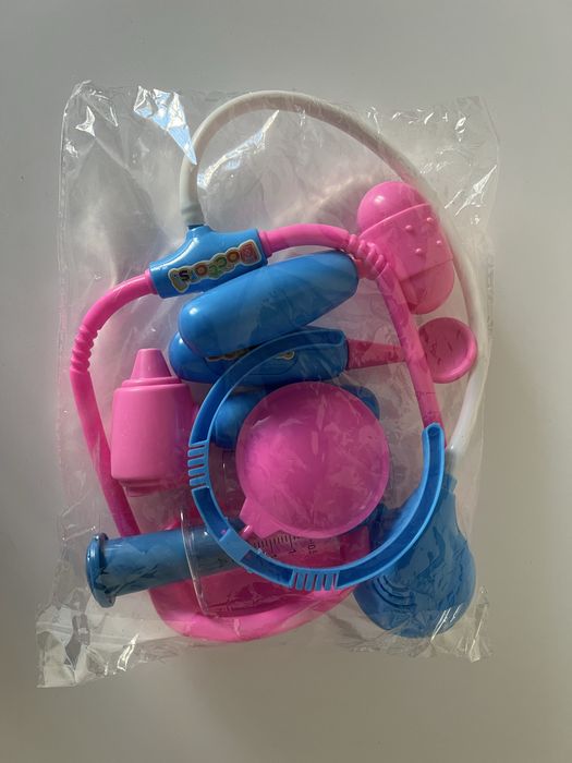 іграшки, Веселий автобус, морський бій, пазли, вежа, лікарня