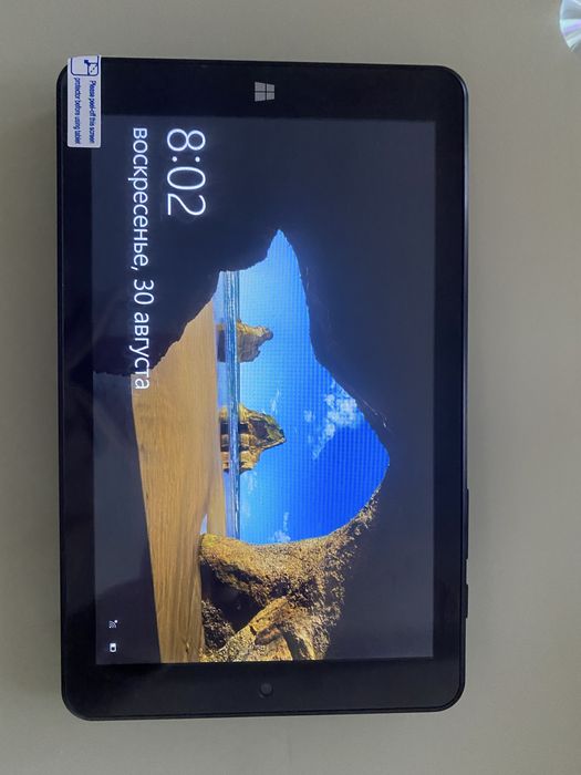 планшет Insignia 8" Flex Windows Tablet.