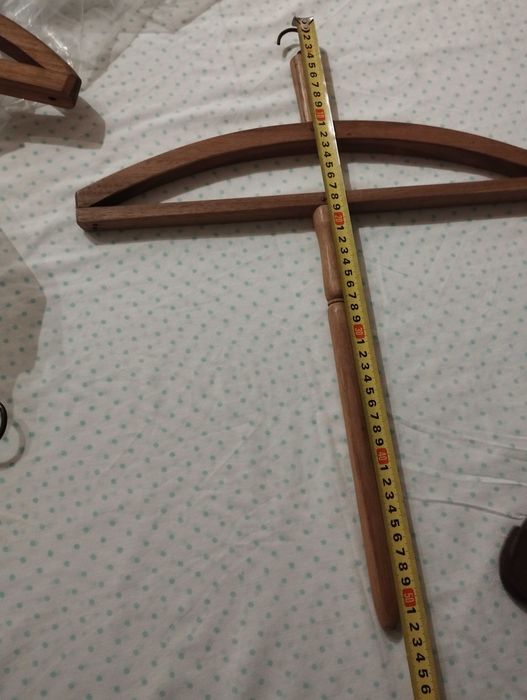 Conjunto de cabides antigos em madeira, dos anos 50/60 em bom estado