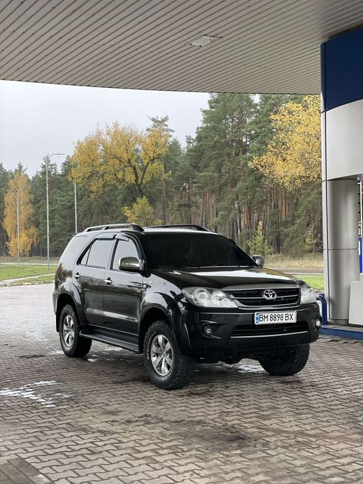 Продам Toyota Fortuner