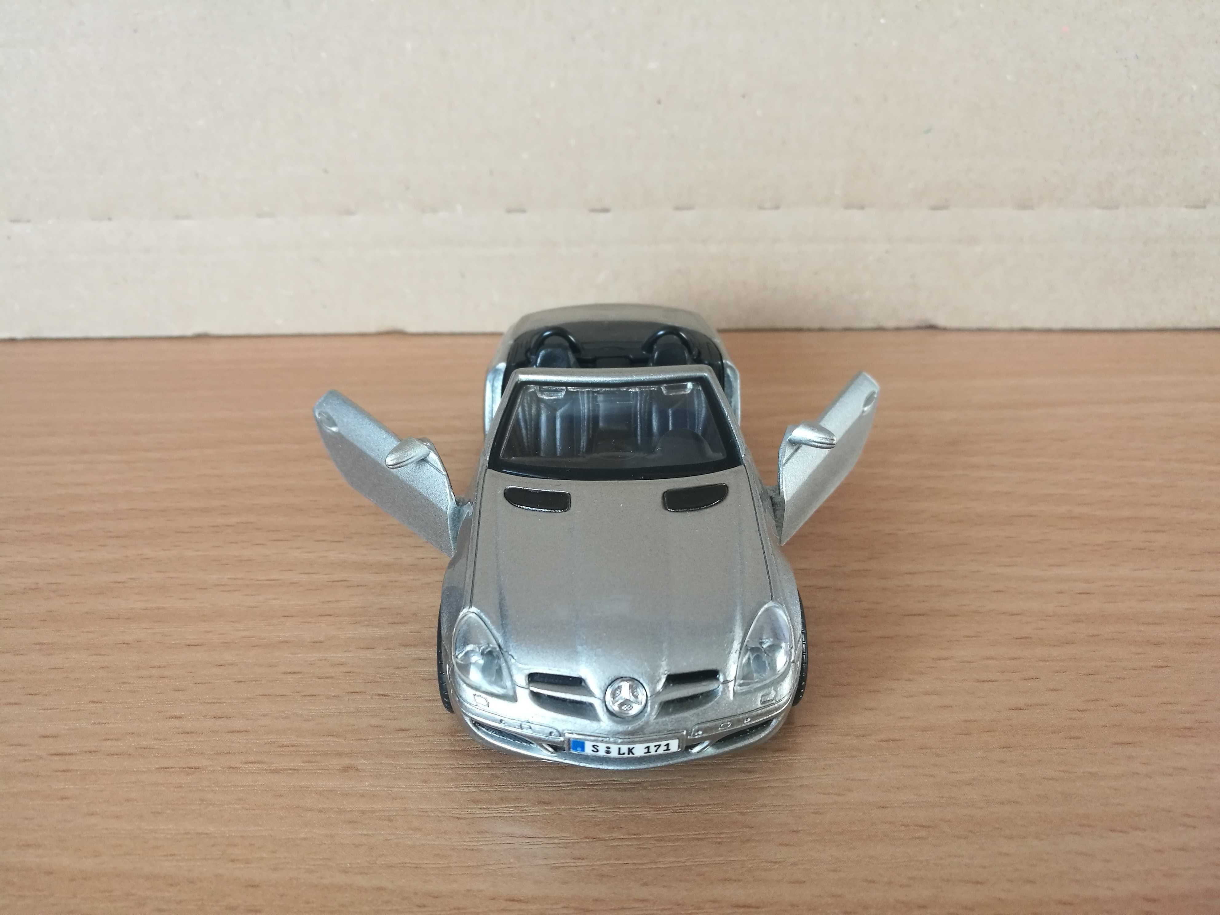 1/37 Maisto Mercedes-Benz SLK