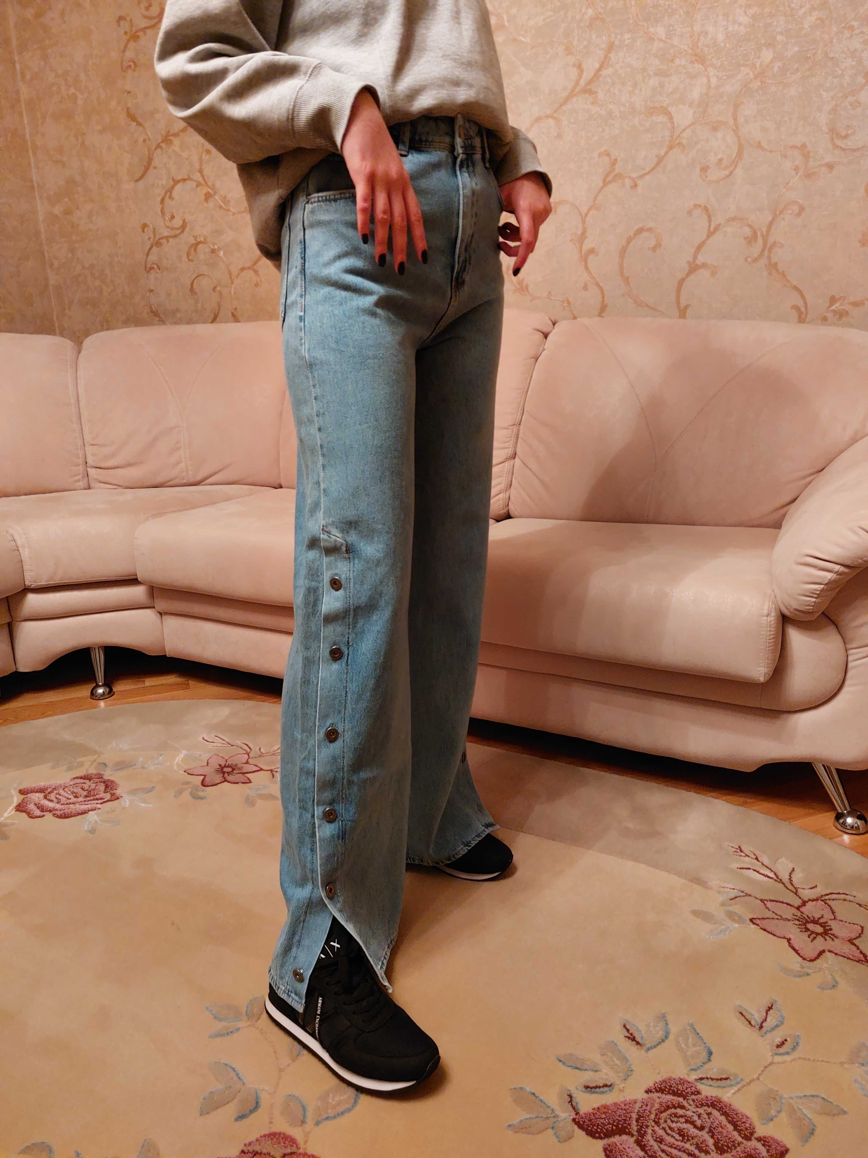 Широкі джинси з високою талією
