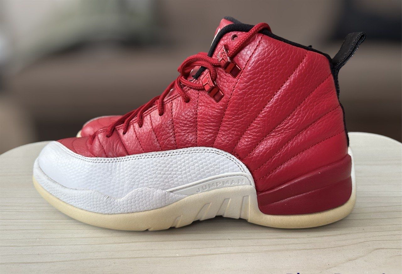 Jordan 12 Retro Gym Red 2016.