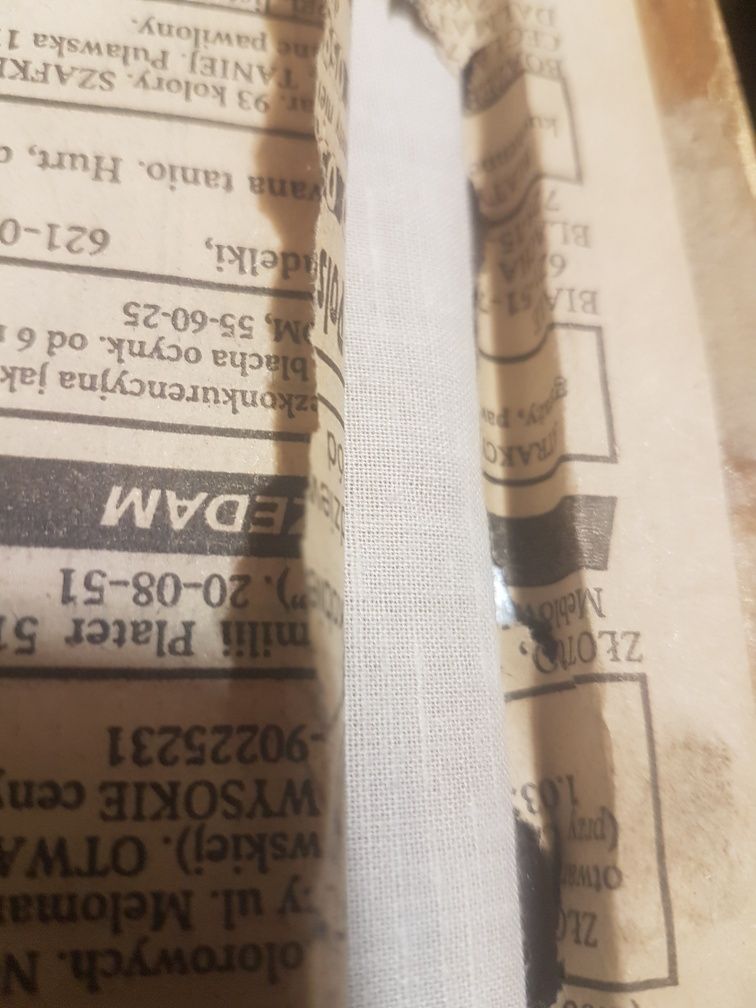 Obraz róże malowane na płótnie z PRL w ramie za szkłem