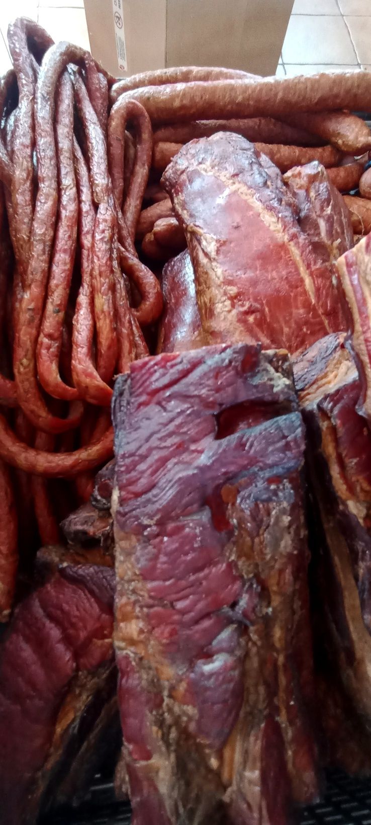 Swojskie Wyroby, wędzonki, wędliny, kiełbasa, szynka, sery wędzone.