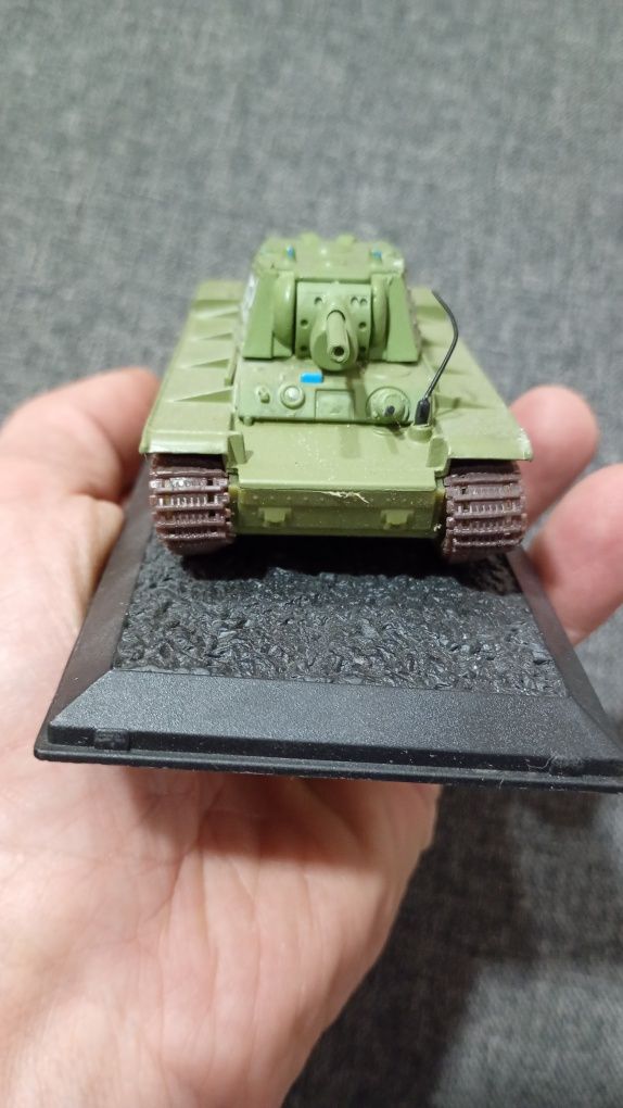 Czołg KW-1  1941.1/72.