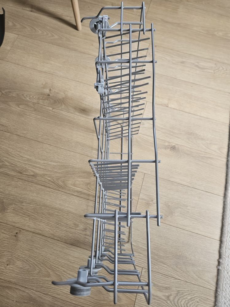 Kosz na naczynia dolny do zmywarki Electrolux ESL6365RO.