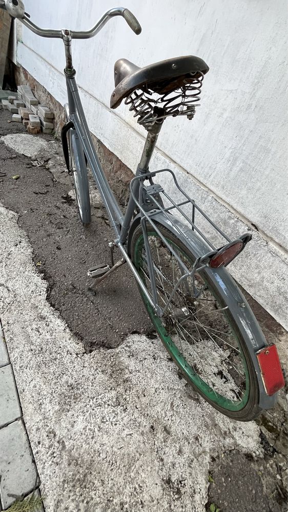 Велосипед з низькою рамою