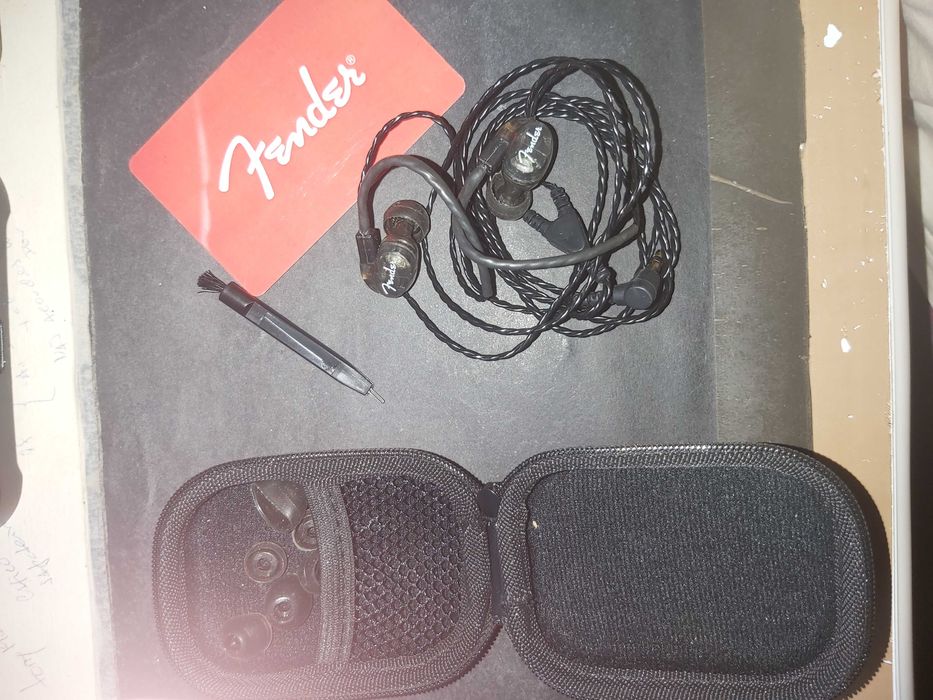 Earphones Fender