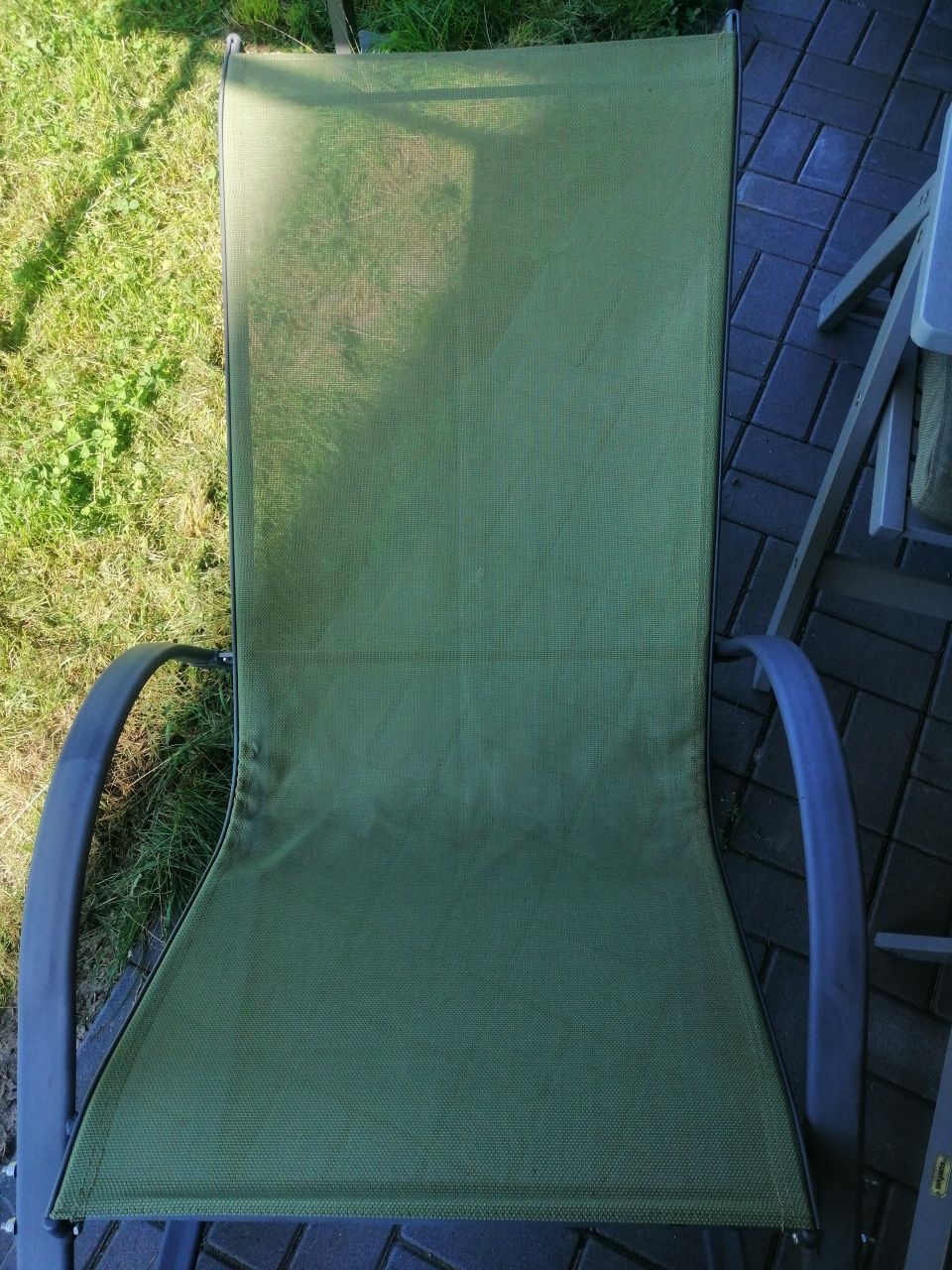 Fotel ogrodowy zielony, do bujania, rama szara metalowa