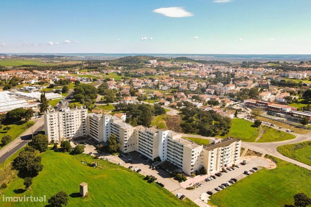 Amplo T3 com Varanda e Marquise, Ideal para Habitar ou Investir | S. N
