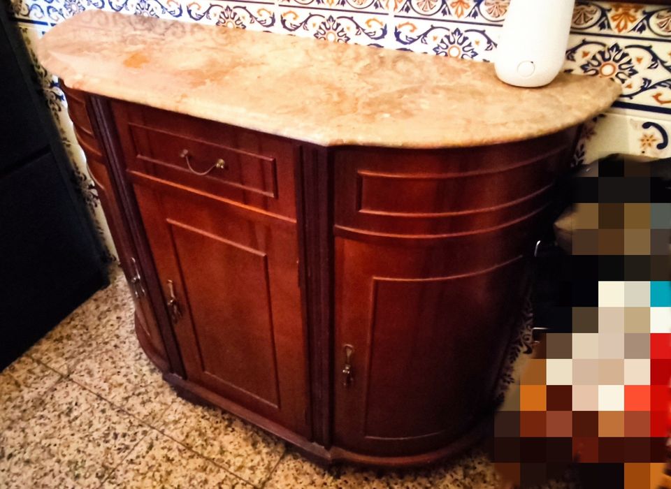 Móvel de cerejeira de entrada com topo em mármore