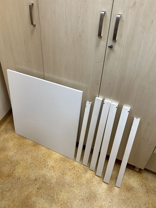 stół IKEA MELLTORP o wymiarach 75×75 cm. Kolor: biały,
