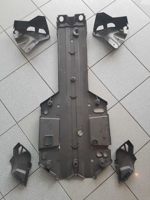 Osłony spodu oryginalne Can-am Plastiki