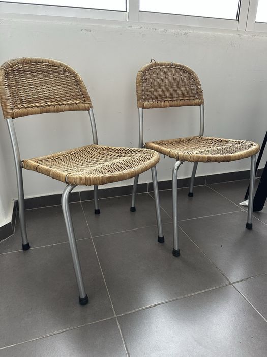 Conjunto mesas e cadeiras