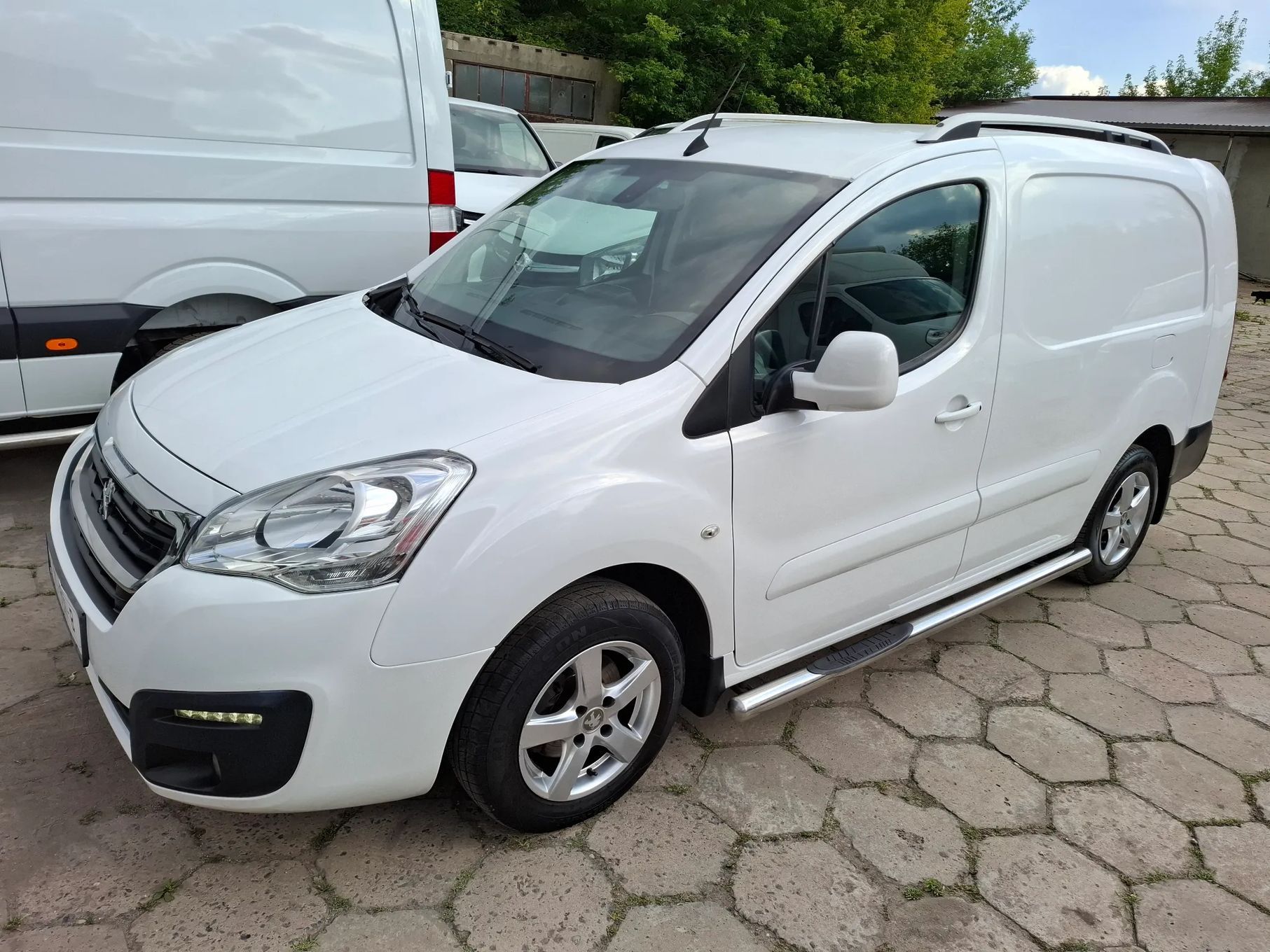 Peugeot Partner 2016 LIFT LONG DŁUGI KLIMA 3OSOBOWY  1.6HDI oryginał lakier *potwierdzony przebieg