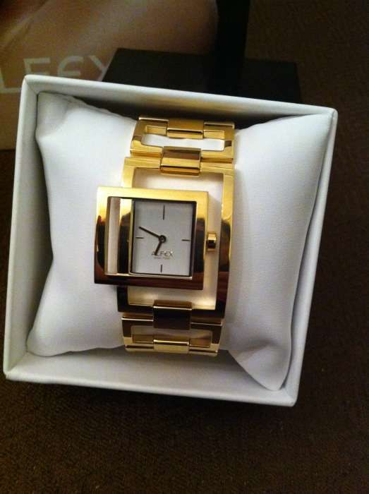 Vendo relógio Alfex de mulher dourado novo