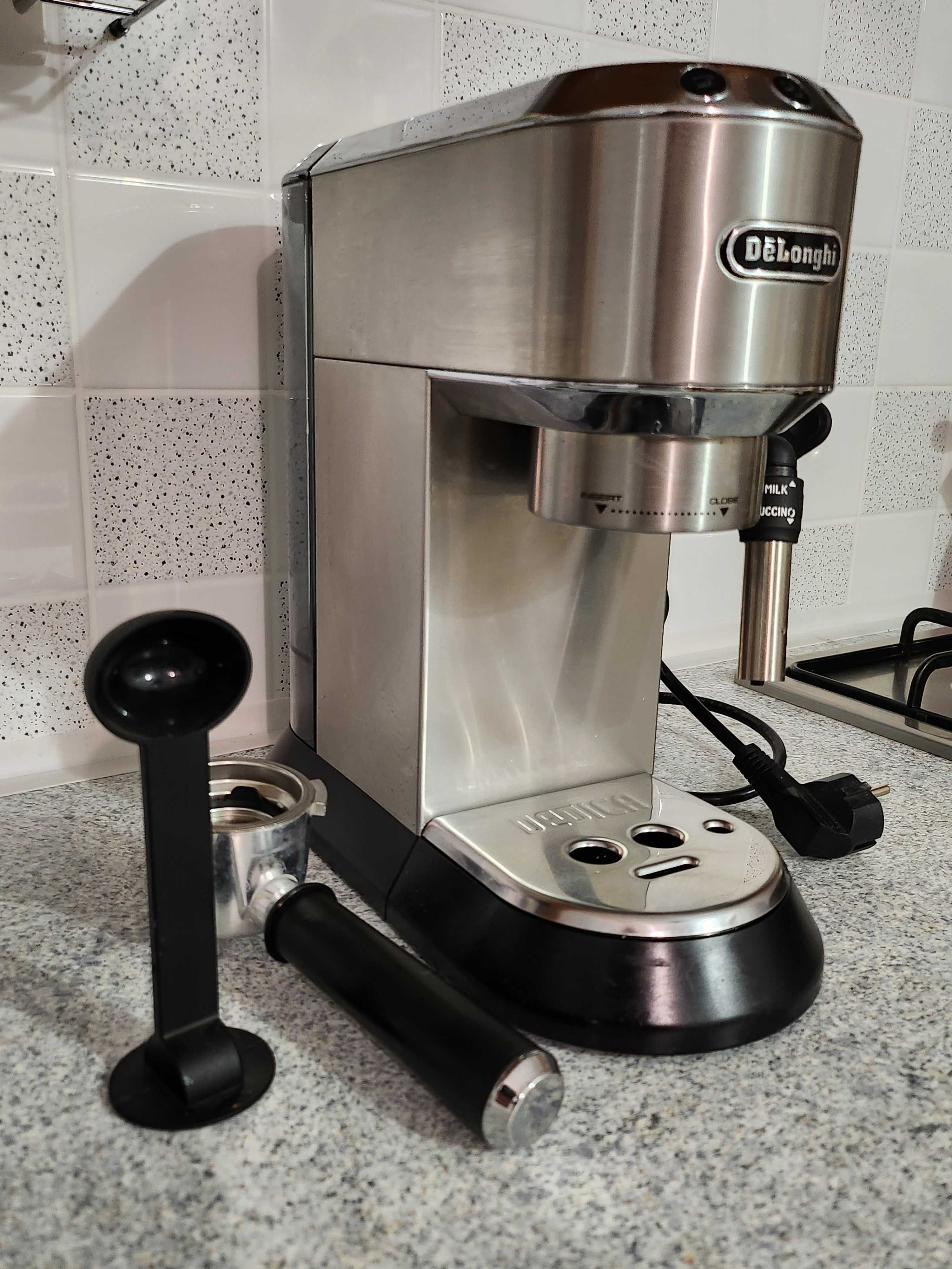 Кавоварка рожкова Delonghi EC 685