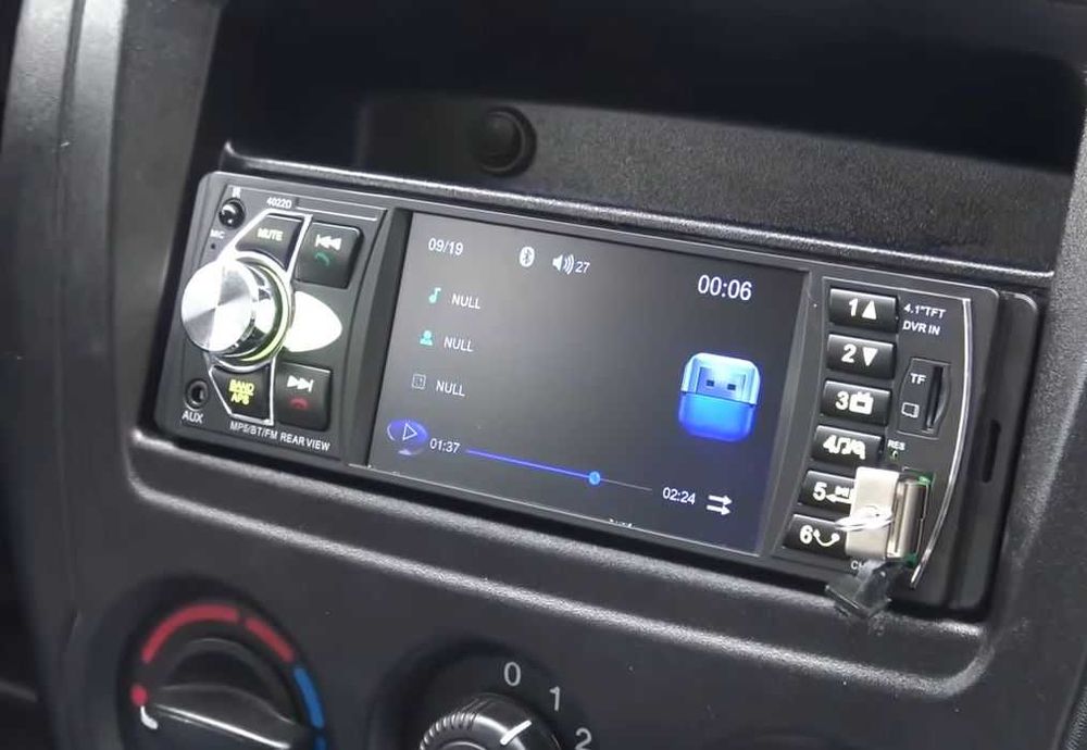 Автомагнітола з дисплеєм bluetooth стандартна універсальна usb флешки