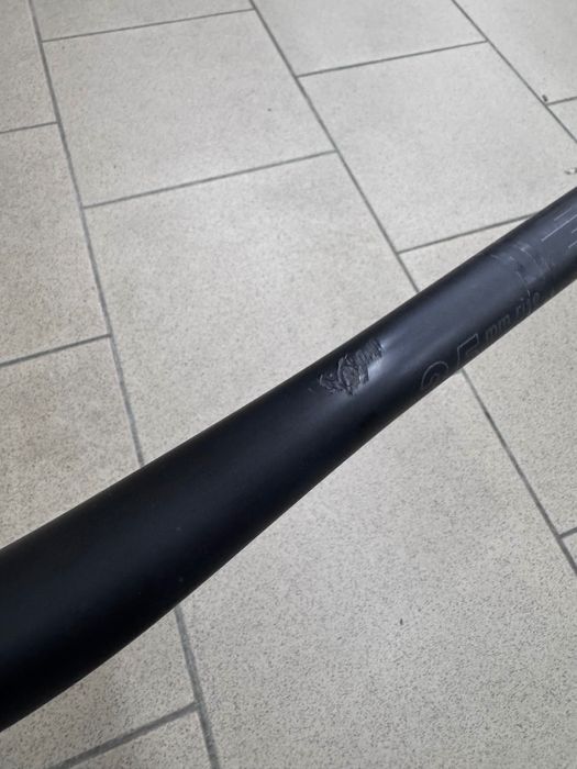 Kierownica Santa Cruz Riser Carbon Bars 780mm 35/35mm