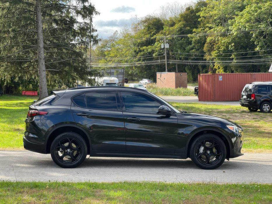 Alfa Romeo Stelvio      2018