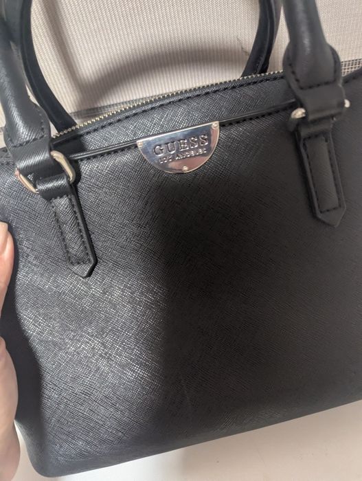 Продам сумочку Guess