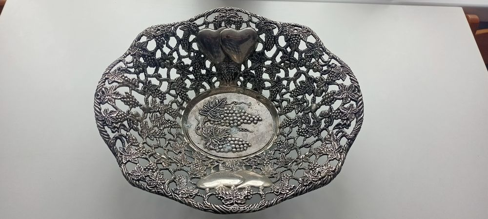 Srebrzona patera na owoce