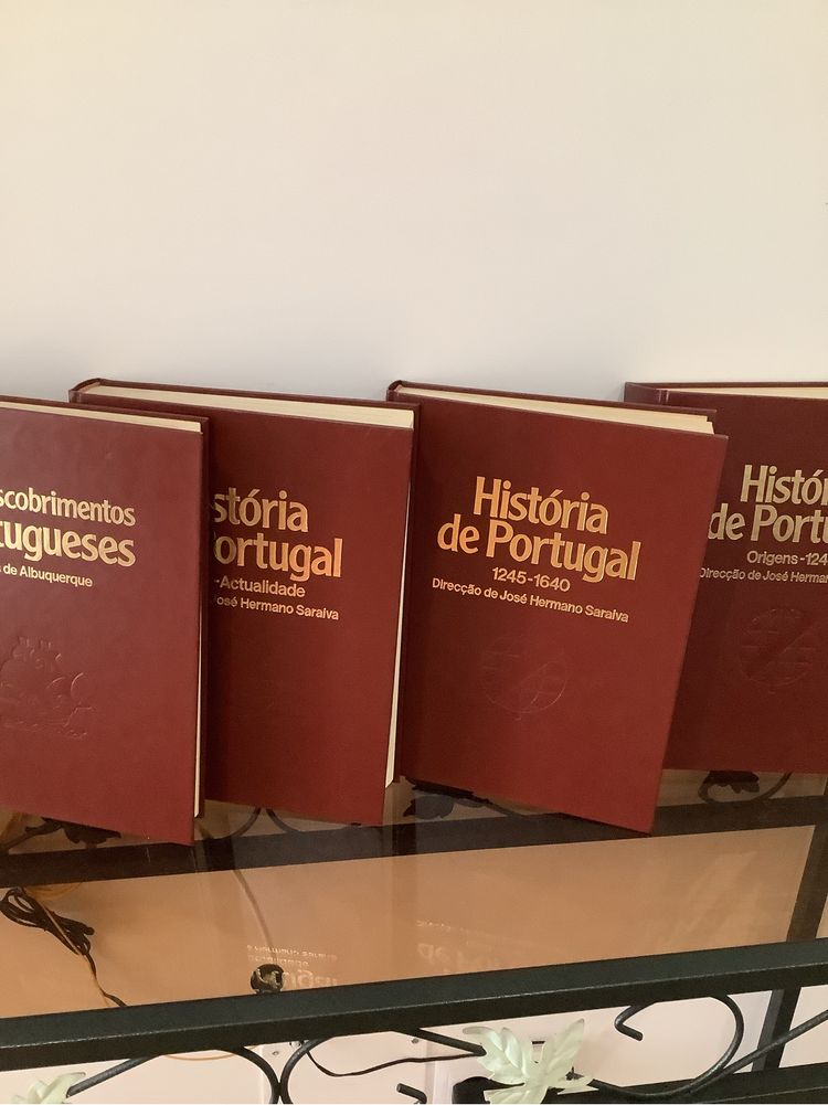 4 livros da Historia de Potugal.   Da selecoes Riaders digest
