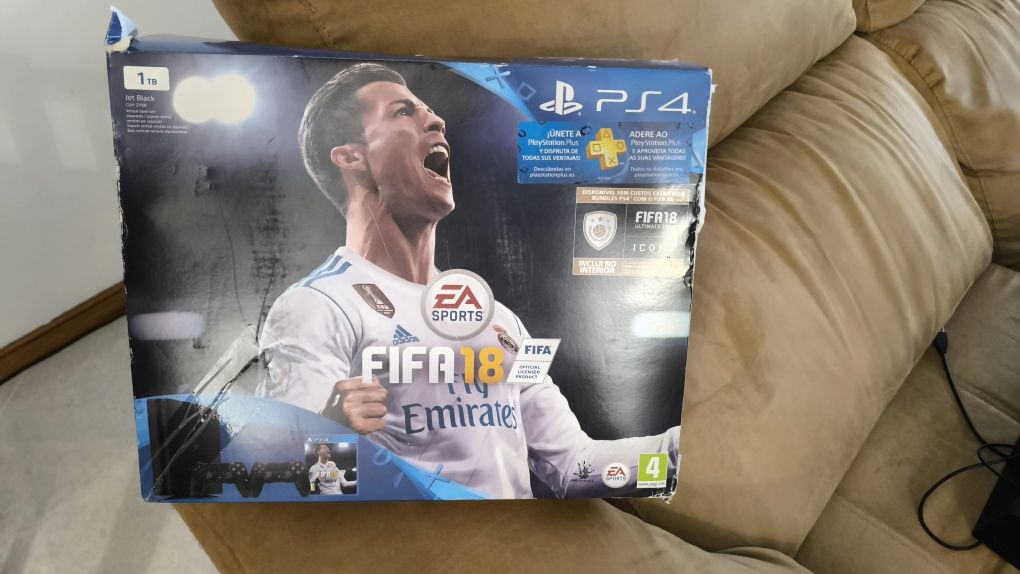 Consola PS4 1TB, 8 Jogos e Volante T 80 THRUSMASTER PS4/PS3