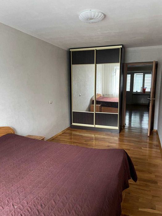 Оренда 4-кімнатної квартири, м. Яворів, вул. Маковея, 43