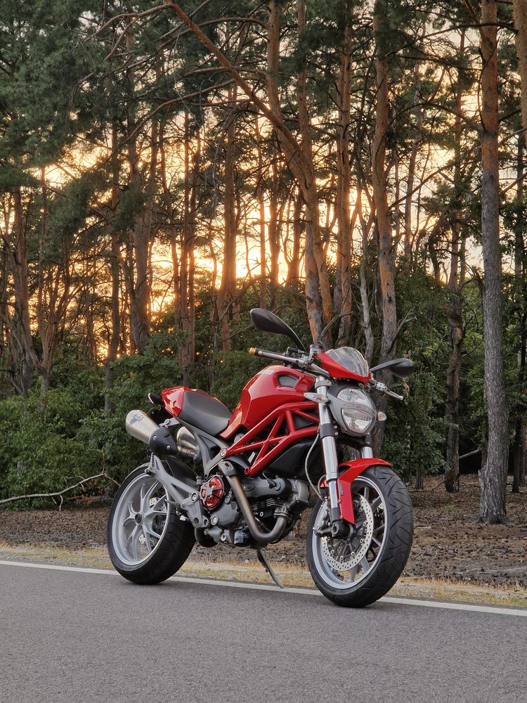 Ducati Monster 1100 + dodatki