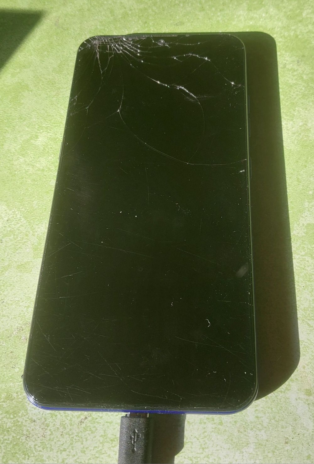 Telefon LG K22 niebieski zbita szybka