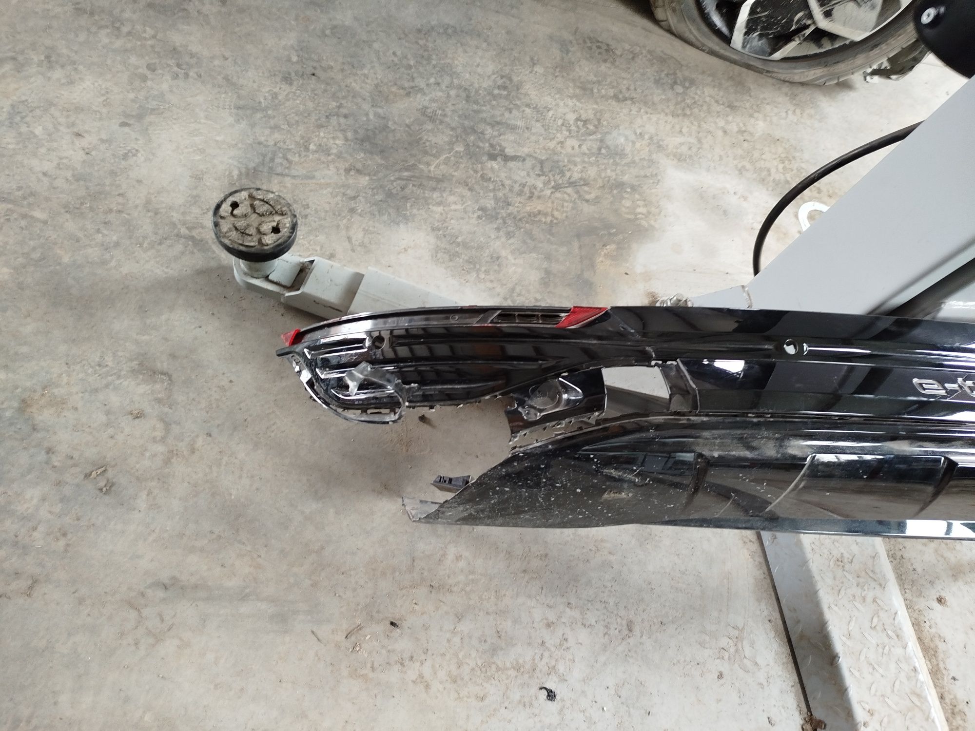 Губа заднього бампера Audi E-tron Q8 2023